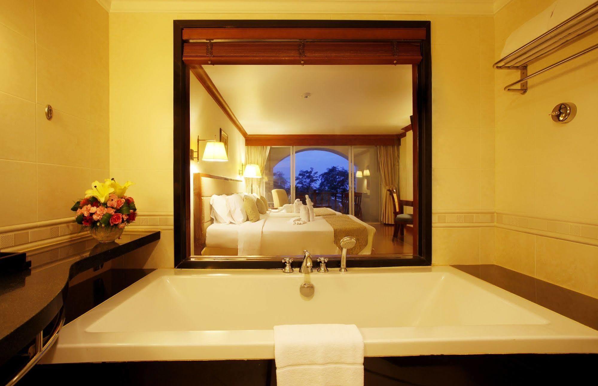 Phuket Graceland And Resort 5*
